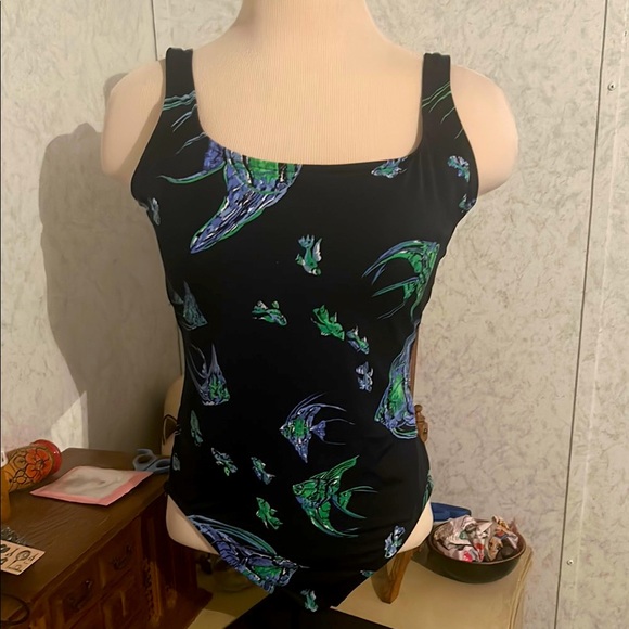 Janzens Other - Vintage Jantzen swimsuit featuring bright colored tropical fish 🐠